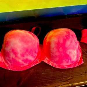 Brand new 2 Victoria secret bras